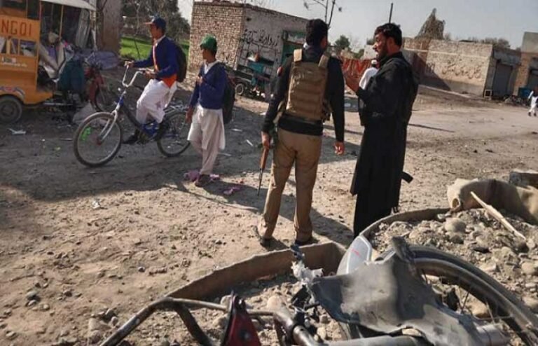 تھانہ ڈومیل کے قریب خودکش دھماکا، پانچ افراد جاں بحق ، 13 زخمی