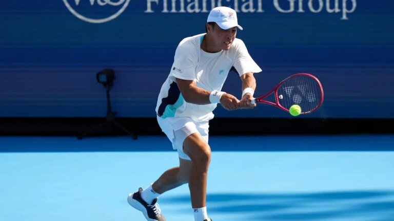 Nakashima pounds Fritz, Bejlek beats Keys in Cincinnati upsets