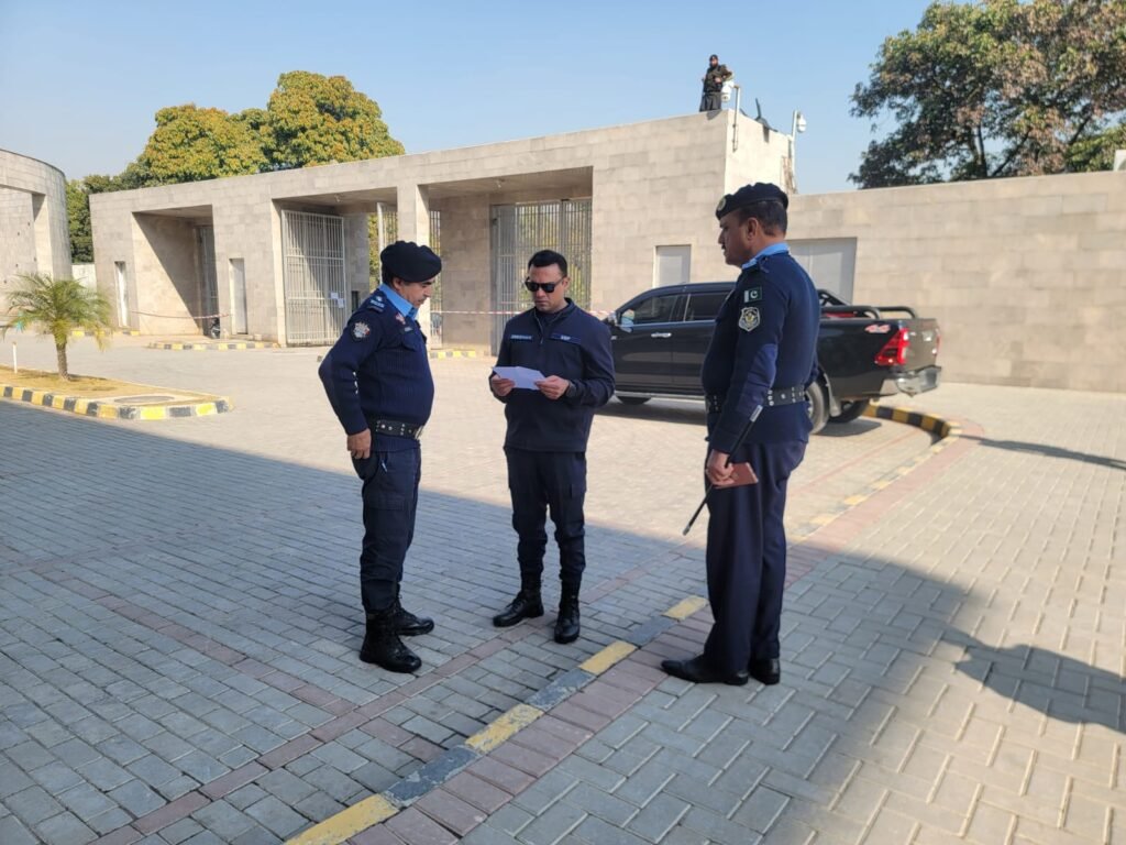 ایس ایس پی سکیورٹی کا اسلام آباد ہائی کورٹ کا دورہ، عدالتی سکیورٹی انتظامات کا تفصیلی جائزہ 2 1000454963 1
