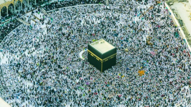 Pakistan finalizes private Hajj packages