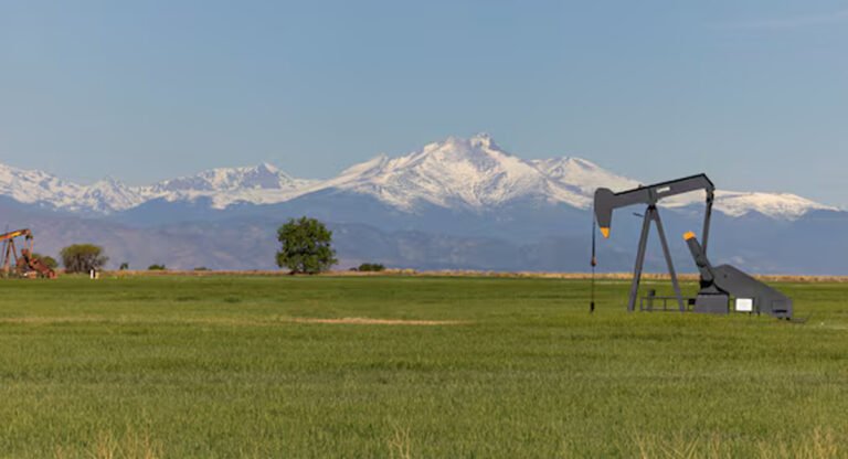 Oil slips on US stock build, Middle East disruptions limit losses