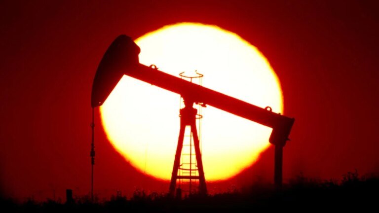 Oil prices fall 1% on hopes of limited supply disruptions