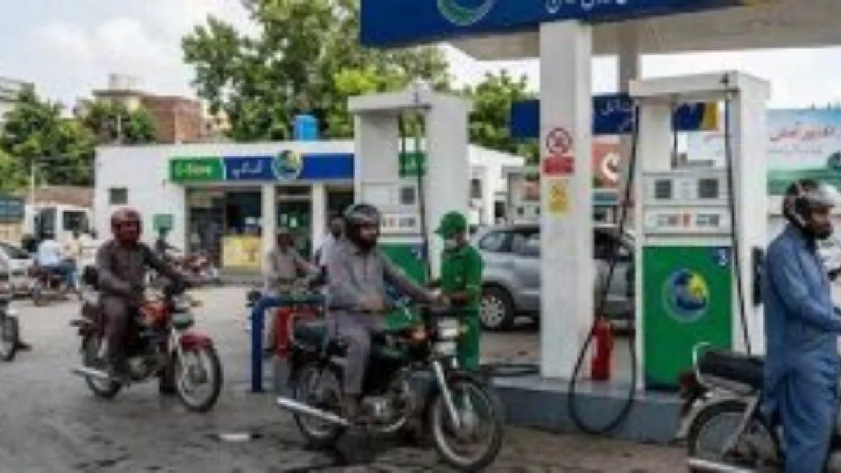 1790801492 Petrol pump closure