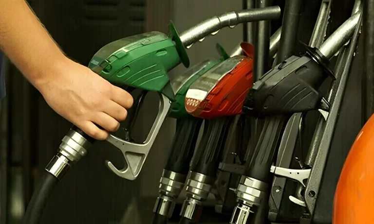 عوام کے لیے ملا جلا ریلیف، پیٹرول سستا، ڈیزل مہنگا ہوگیا
