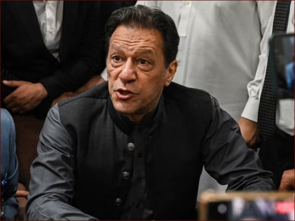 راولپنڈی: عمران خان نے جیل میں 3 نئے وکالت ناموں پر دستخط کر دیے 82 2727463 imrankhanatadyalajail 1729275958