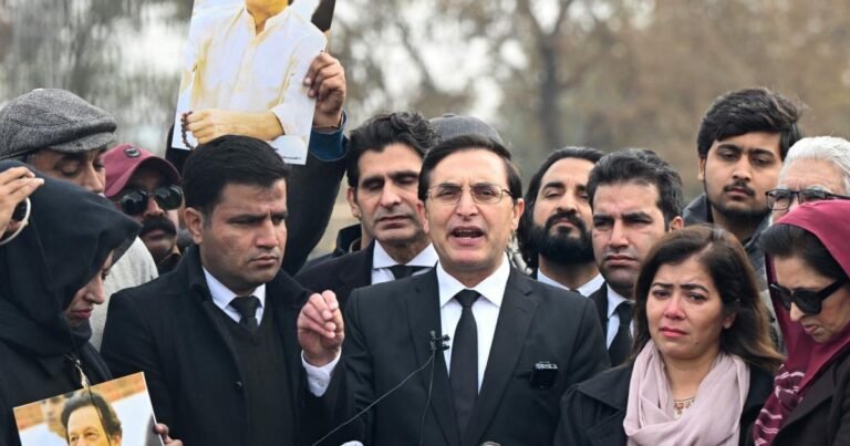 کچھ لوگ بڑی پارٹی اور بڑے ادارے کو لڑوانا چاہتے ہیں: پی ٹی آئی