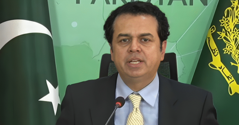 سوشل میڈیا پلیٹ فارم قوانین کی خلاف ورزی کریں گے تو پابندی لگ سکتی ہے: طلال