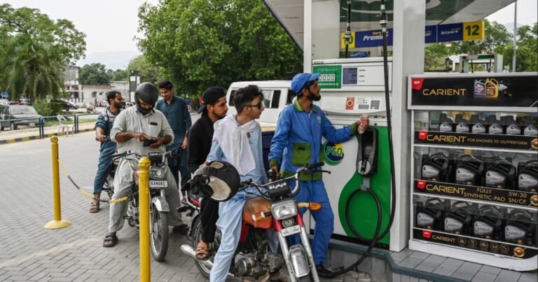 ڈیزل کی قیمت میں 14 روپے فی لیٹر کمی، پیٹرول کا نرخ برقرار