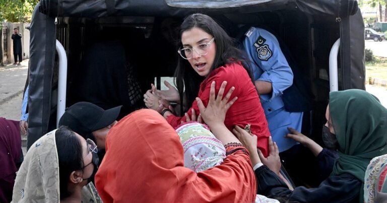 اسلام آباد: عورت مارچ پر پولیس کا کریک ڈاؤن، درجنوں گرفتار