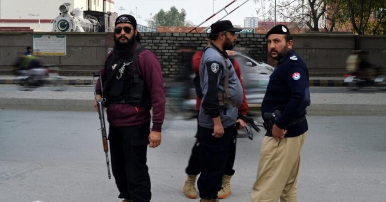 لکی مروت میں بم دھماکہ، ایس ایچ او سمیت چھ پولیس اہلکار جان سے گئے