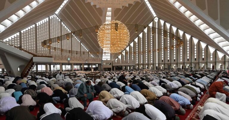 پاکستان سمیت کئی ممالک میں عید الفطر: فلسطین اور کشمیر سے اظہار یکجہتی 82 393702 2074839377