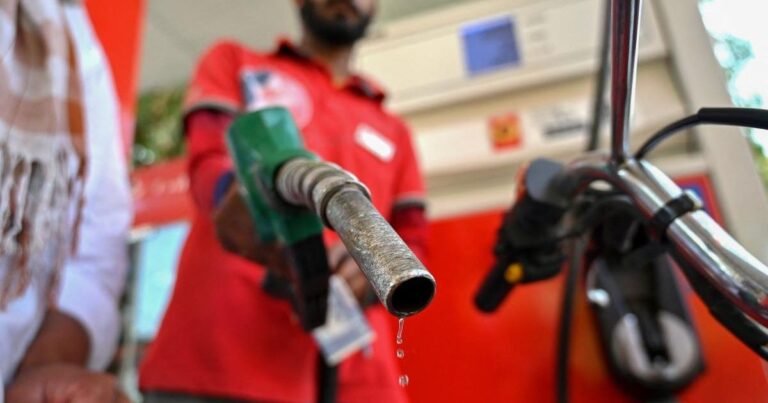 پاکستان: ڈیزل کی قیمتوں میں 30 سے 32 روپے کمی متوقع