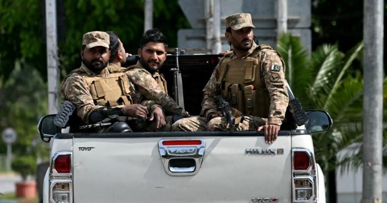 بلوچستان میں 11 عسکریت پسند مارے گئے، 2900 کلو گرام دھماکہ خیز مواد برآمد: فوج