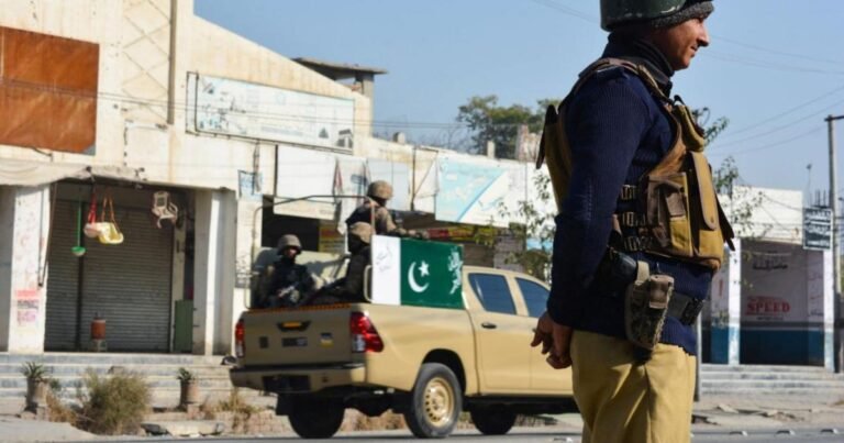 خیبرپختونخوا: دو کارروائیوں میں 10 عسکریت پسند، 6 اہلکار جان گئے