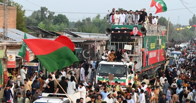 پشاور سے پی ٹی آئی لانگ مارچ کا اگلا مرحلہ آج شروع ہو گا