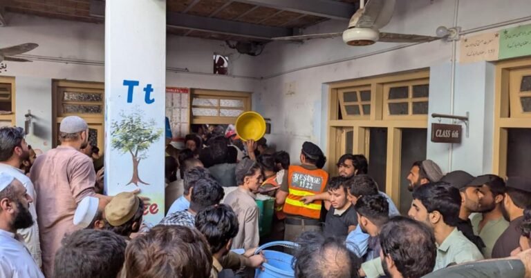 پشاور: نجی سکول کی چھت گرنے سے 17 بچوں کی اموات