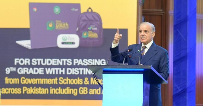 پاکستان: دو سال میں طلبہ کو میرٹ پر پانچ لاکھ کروم بکس دینے کا اعلان