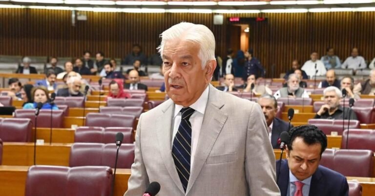 تہران میں جو ہوا وہ وزارت دفاع کا مینڈیٹ نہیں تھا: خواجہ آصف کا فضل الرحمن کو جواب