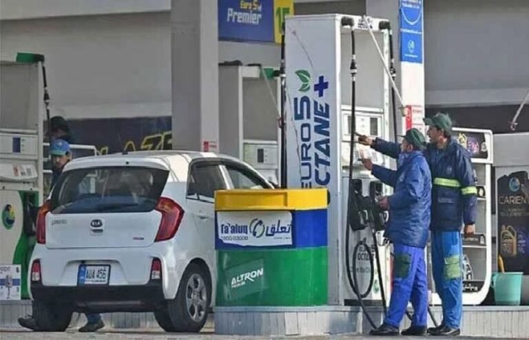 وزیر اعظم کا پیٹرول کی قیمت میں 80 روپے فی لیٹر کمی کا اعلان