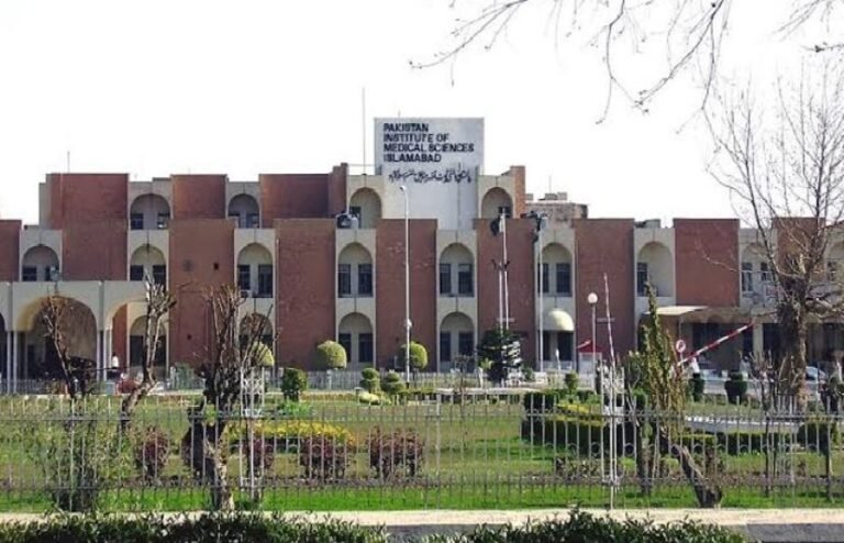قائمہ کمیٹی برائے صحت کا ڈاکٹروں کو معطل اور وفاقی وزیر صحت کو مستعفی ہونے کا مشورہ