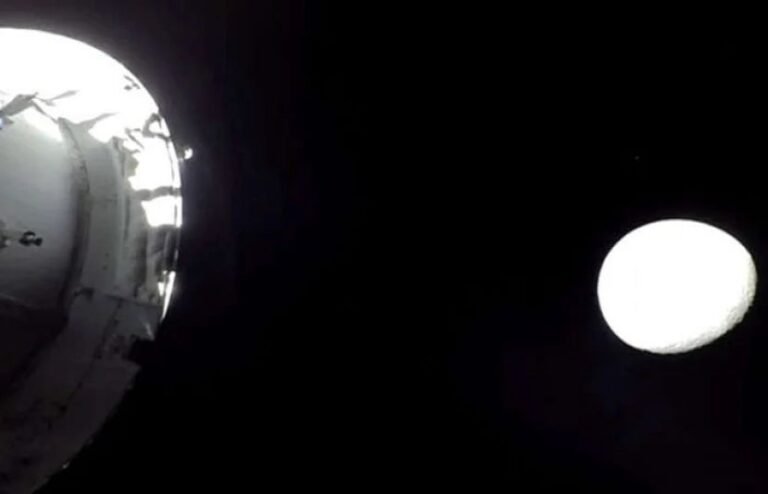 چاند پر سب سے پہلے کون پہنچے گا؟ 31 7598d88183edc7da631414e7d6716b41 L