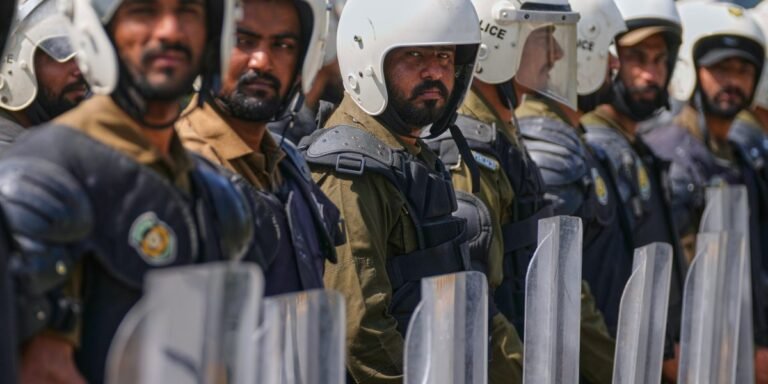 اسرائیل کے ایران پر حملوں کا 42 واں دن: اسلام آباد پہنچا وفد، فیصلہ کن مذاکرات متوقع 43 AP04 10 2026 000084A 1200x600 1