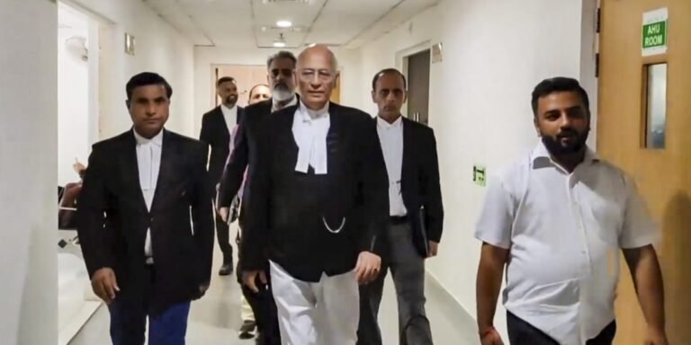 کیا ای ڈی گاندھی فیملی کے خلاف نئی ایف آئی آر درج کرکے اپنی غلطی چھپا رہا ہے؟ 51 Abhishek Singhvi