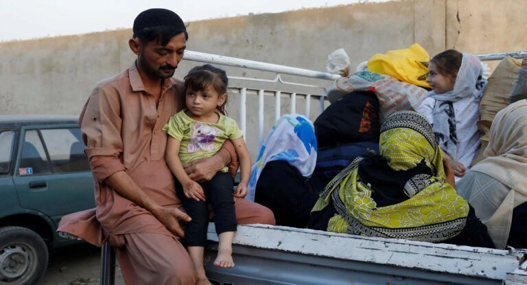 Gang that smuggled 230 illegal Afghan citizens busted in Karachi