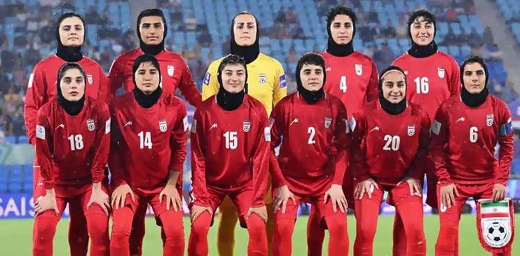 ایران کا الزام: ٹرمپ نے ایرانی خاتون فٹبال کھلاڑیوں کو یرغمال بنا رکھا ہے