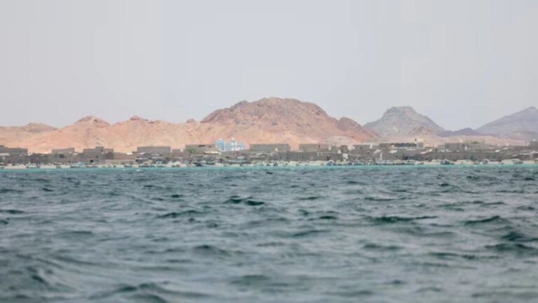 Putin and Saudi crown prince call for safe passage via Hormuz, Bab el-Mandeb