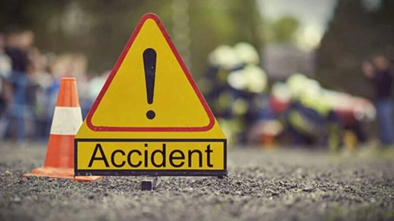 Five die in Multan after speedy car hits road divider