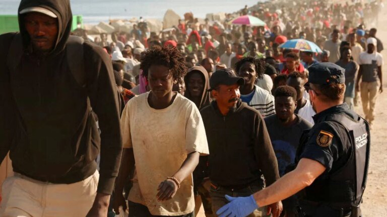 Spain declassifies intelligence reports into Ceuta migrant rush