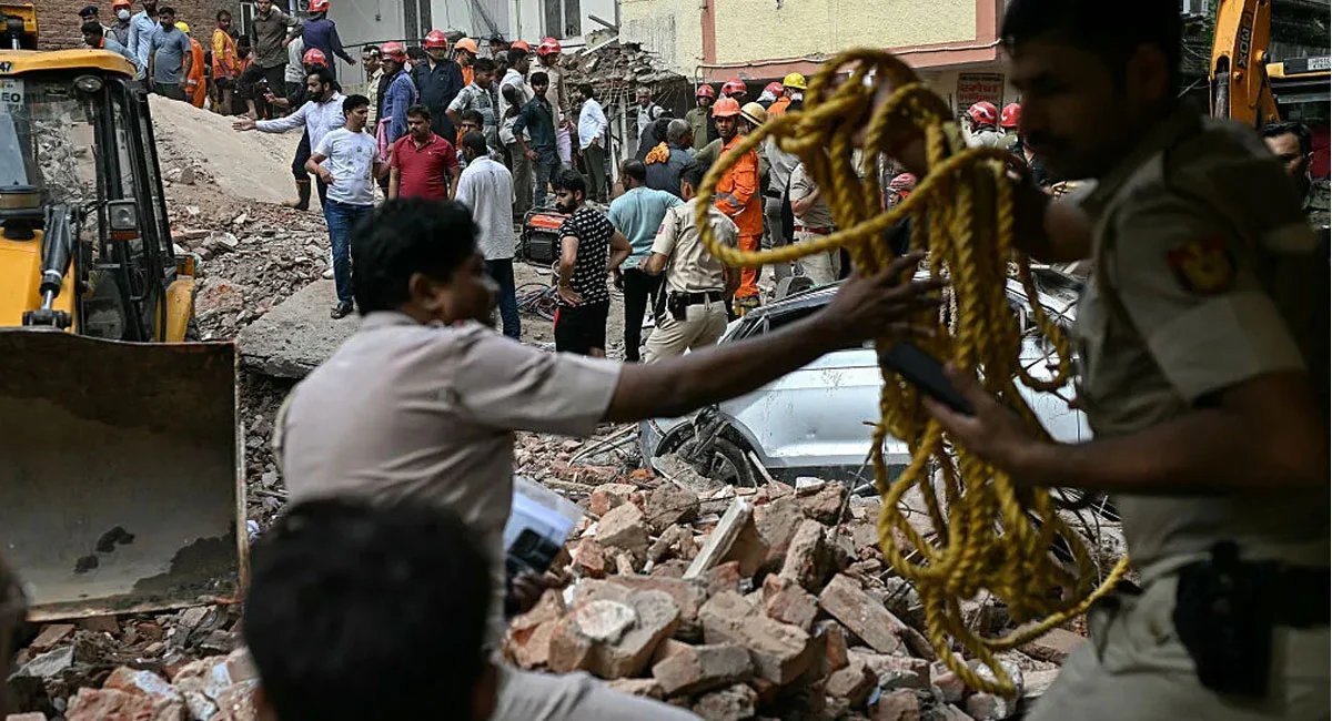 Delhi building collapse 1
