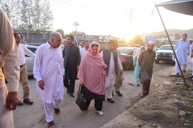 بینظیر انکم سپورٹ پروگرام کی چئیر پرسن سینیٹر روبینہ خالد کا ضلع بونیر کا ہنگامی دورہ