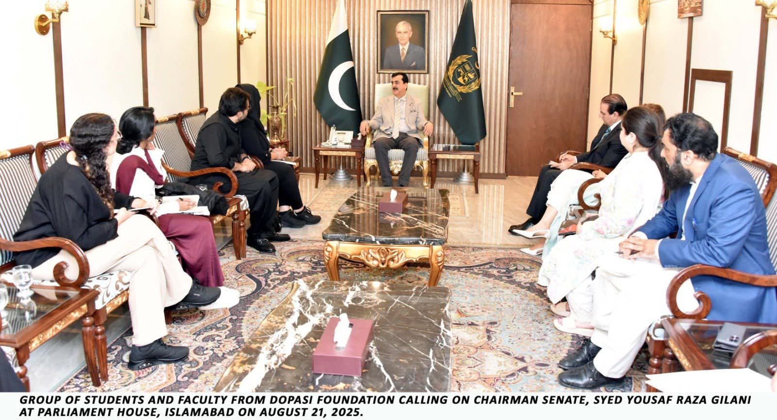 چیئرمین سینیٹ سید یوسف رضا گیلانی سے اطالوی ڈوپاسی فاؤنڈیشن کے طلباء وفد کی ملاقات 1 FB IMG 1755775471756