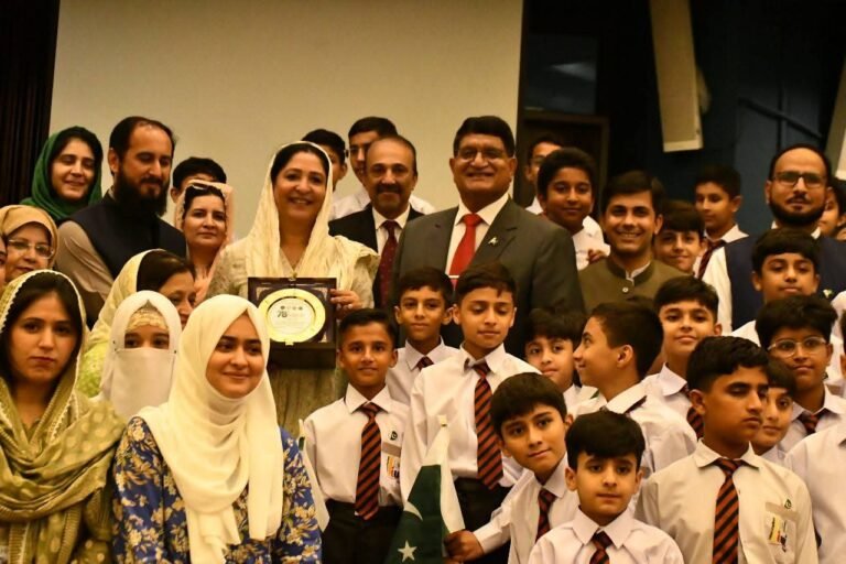 پاکستان کے نوجوان تعلیم کے ذریعے عالمی رہنما بن سکتے ہیں، وجیہہ قمر