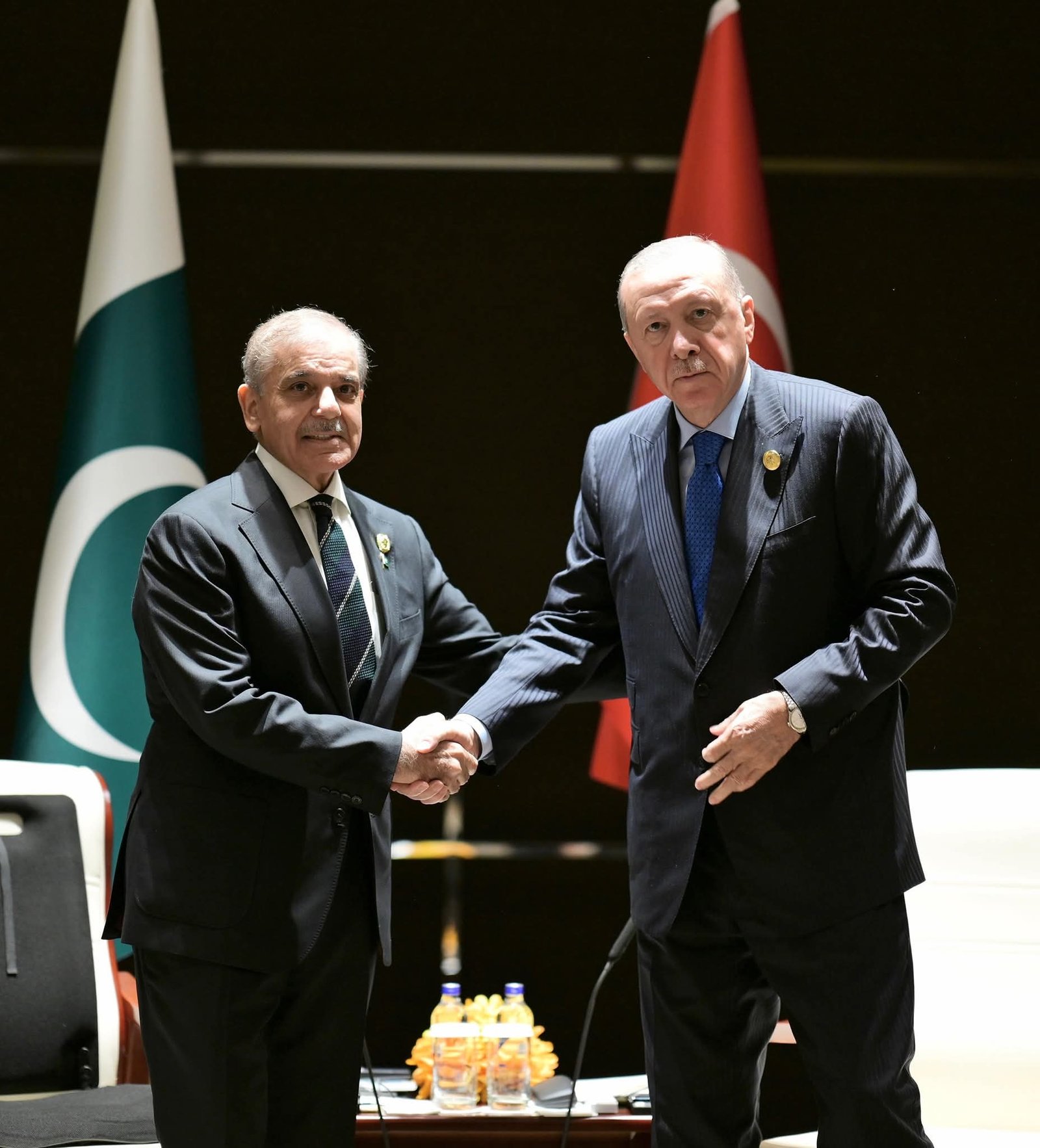 وزیراعظم شہباز شریف کی آستانہ میں ایس سی او اجلاس کے موقع پر ترک صدر رجب طیب اردوان سے ملاقات، دوطرفہ تعلقات اور تعاون بڑھانے پر تبادلہ خیال 1 FB IMG 1756640356290
