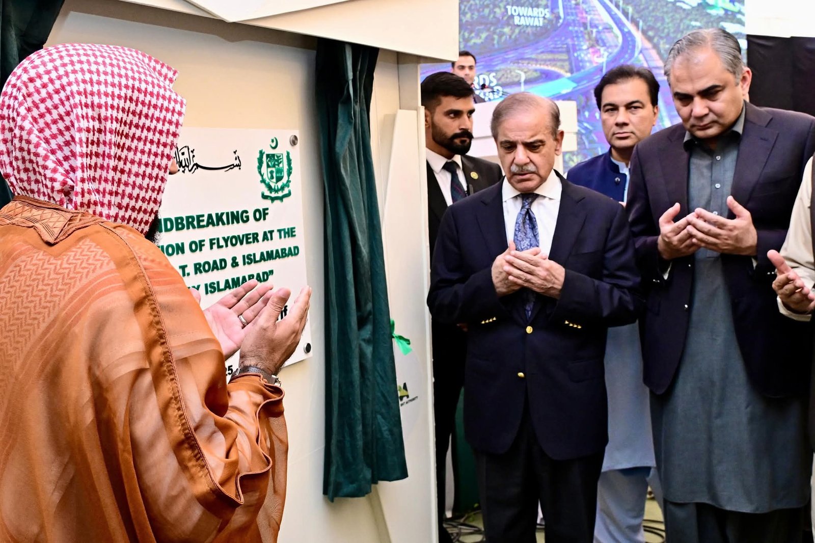 <br>وزیراعظم شہباز شریف نے ٹی چوک فلائی اوور، راولپنڈی کا سنگِ بنیاد رکھ دیا 1 FB IMG 1757676547504