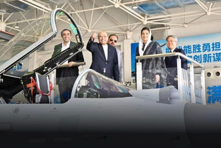 صدر آصف علی زرداری کا چین کے ایوی ایشن انڈسٹری کارپوریشن (AVIC) کے ایئرکرافٹ کمپلیکس کا تاریخی دورہ