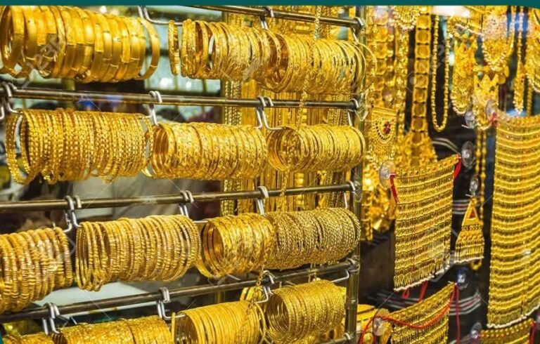 ملک بھر میں سونے کی قیمت میں کمی، چاندی مہنگی