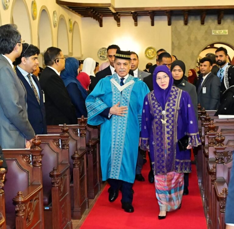 وزیراعظم شہباز شریف کو ملائیشیا کی یونیورسٹی سے اعزازی ڈاکٹریٹ ڈگری سے نوازا گیا