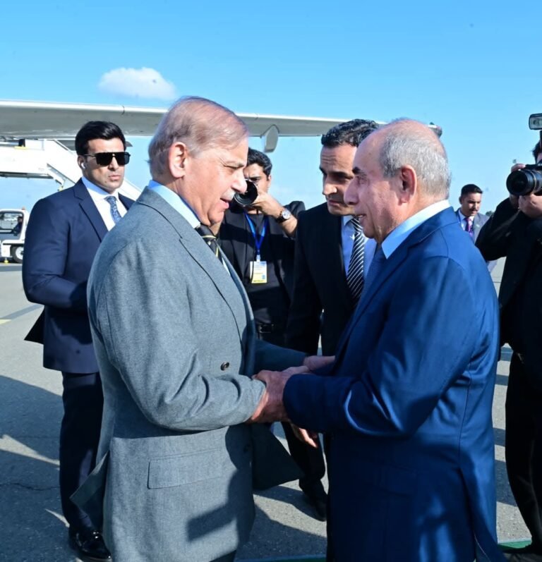 وزیرِاعظم محمد شہباز شریف کا آذربائیجان پہنچنے پر پُرتپاک استقبال