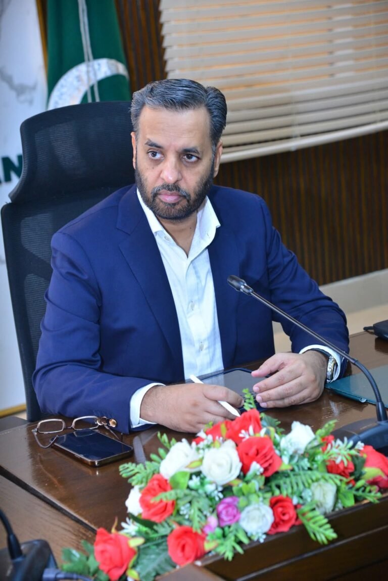 وفاقی وزیر صحت نے کینسر کے مریضوں کے لیے مفت ادویات فراہم کرنے کے معاہدے پر دستخط کیے