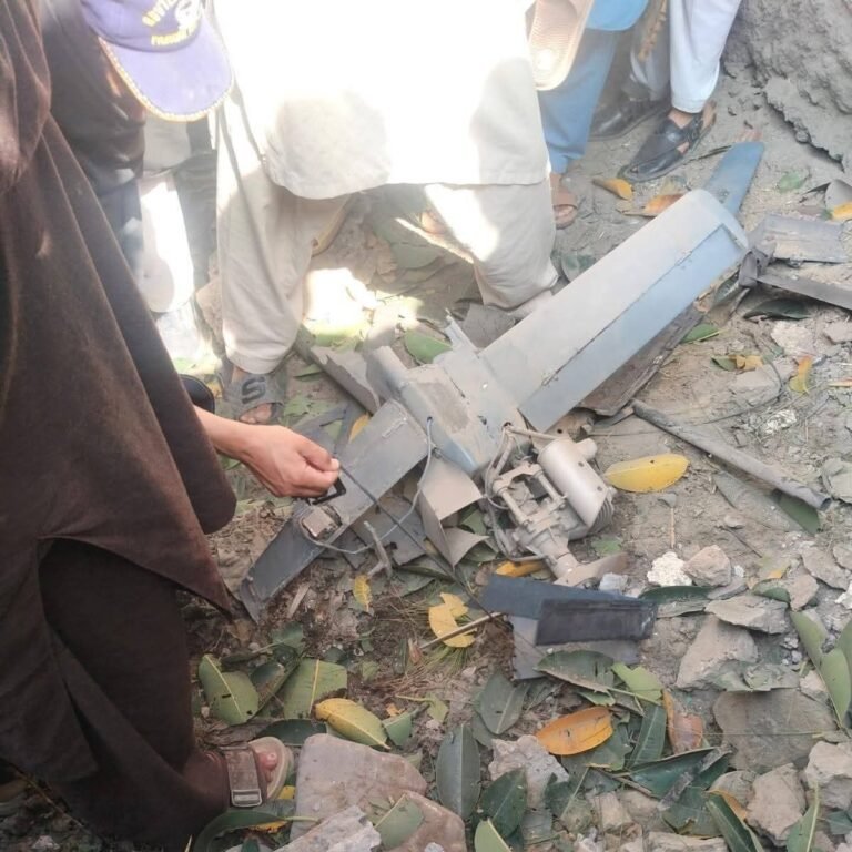 افغان وزارتِ دفاع کا پاکستان میں ڈرون حملوں کا دعویٰ، اسلام آباد سمیت مختلف شہروں کو نشانہ بنانے کا الزامپاکستان کا تمام ڈرونز مار گرانے کا مؤقف، کسی نقصان کی تردید