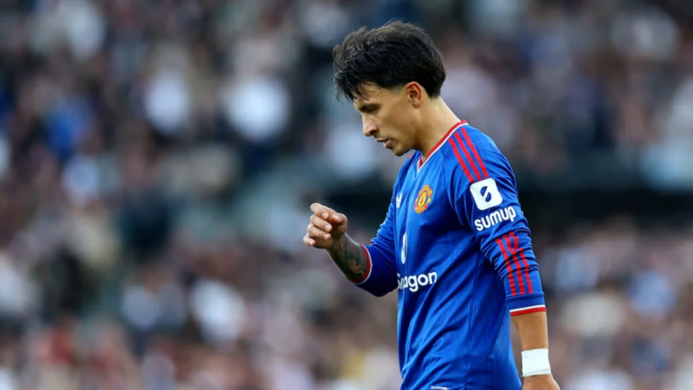 Martinez apologises for Man United criticism after Carrick talks