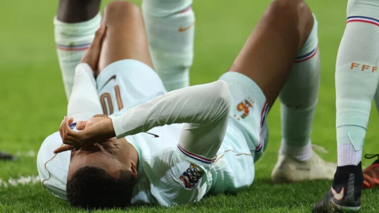 Mbappe diagnosed with knee hyperextension
