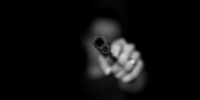 انصاف کو بندوق پسند ہے !