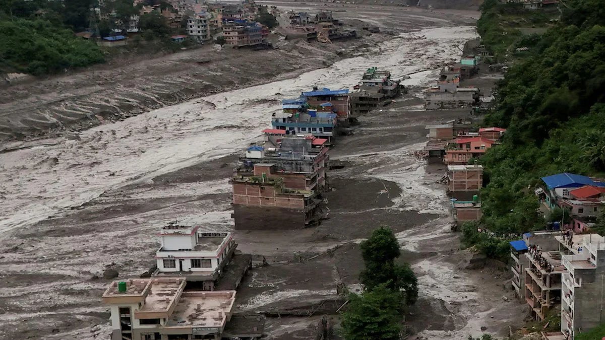 Himalaya flood Nepal China