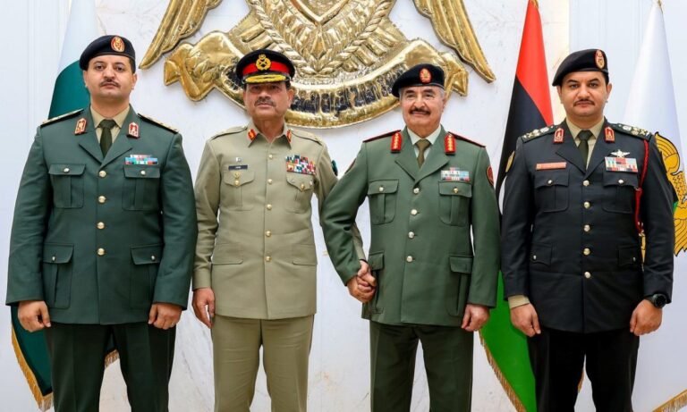 لیبیا: پاکستانی آرمی چیف کا فیلڈ مارشل خلیفہ حفتر سے ملاقات