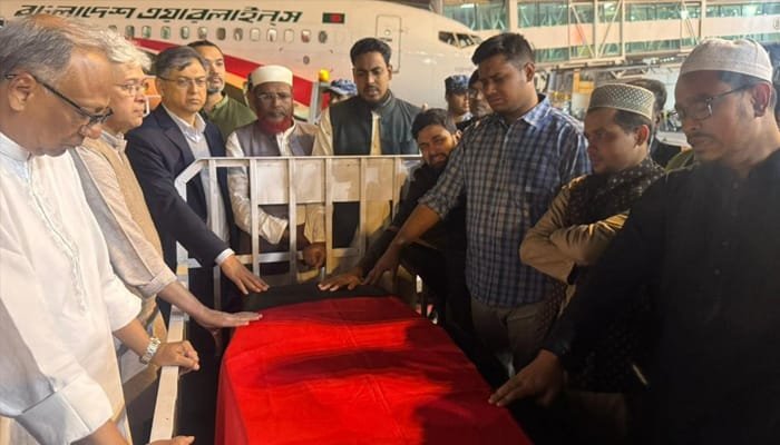 عثمان ہادی کی میت بنگلادیش پہنچادی گئی، نماز جنازہ پارلیمنٹ کے ساؤتھ پلازا میں ادا کی جائے گی